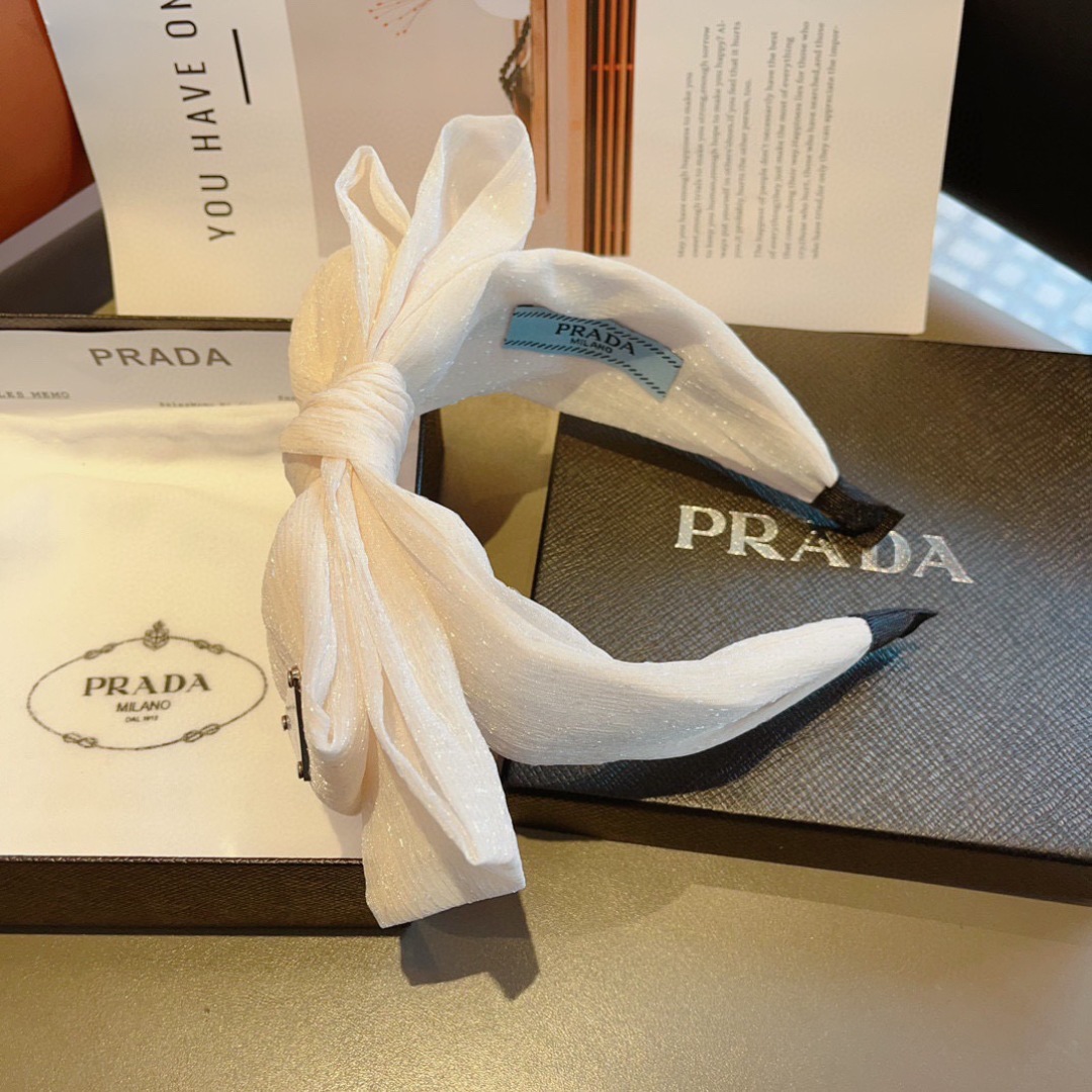 配包装
PRADA （普拉达） 欧美新款蝴蝶结潮流色彩发箍，明星同款 女神必备单品，非常百搭，时尚潮流，