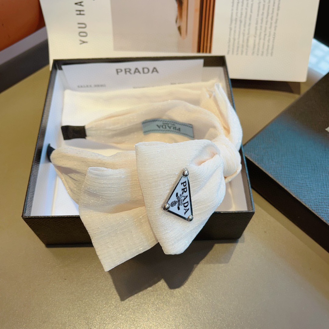 配包装
PRADA （普拉达） 欧美新款蝴蝶结潮流色彩发箍，明星同款 女神必备单品，非常百搭，时尚潮流，