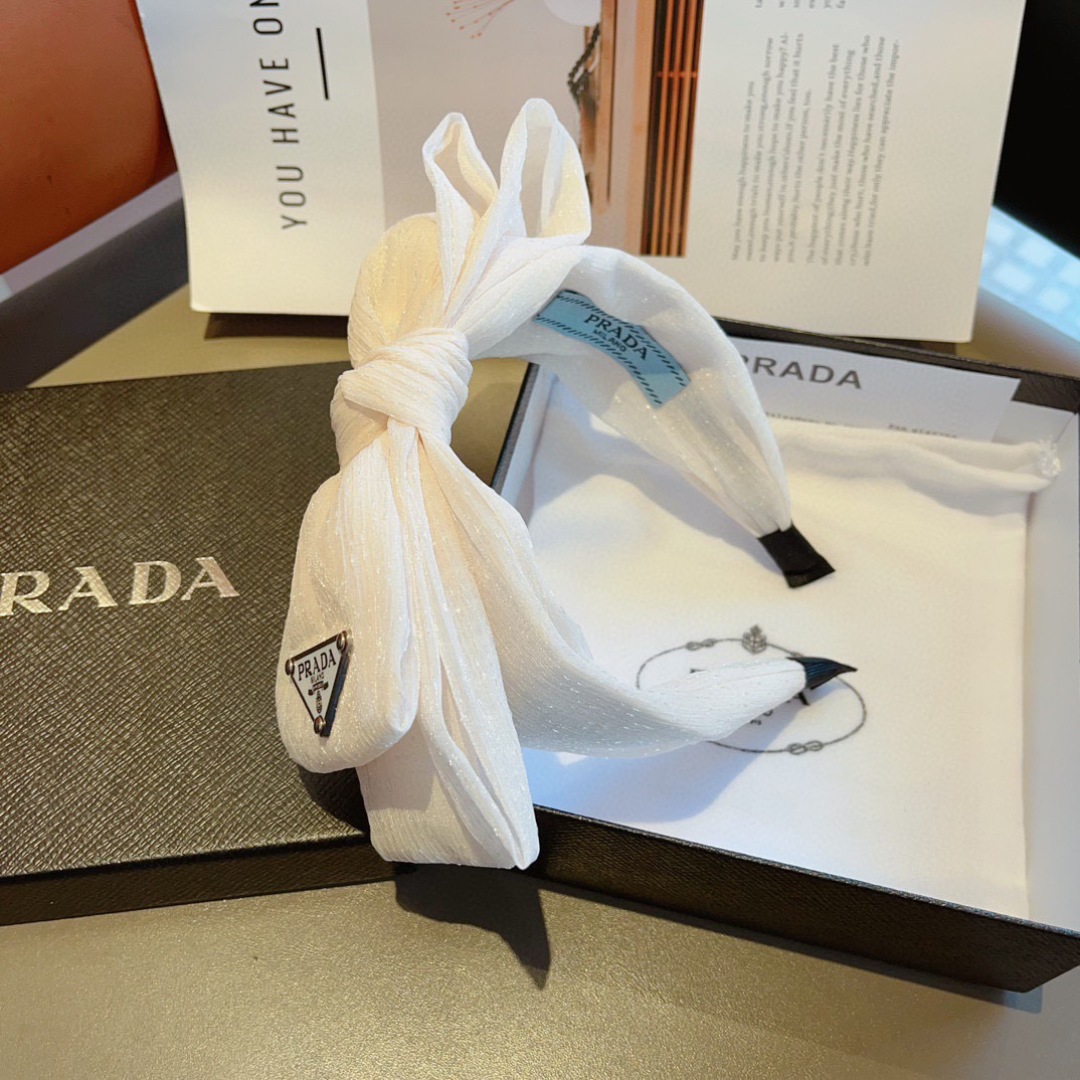 配包装
PRADA （普拉达） 欧美新款蝴蝶结潮流色彩发箍，明星同款 女神必备单品，非常百搭，时尚潮流，