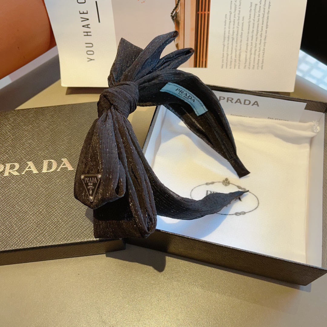 配包装
PRADA （普拉达） 欧美新款蝴蝶结潮流色彩发箍，明星同款 女神必备单品，非常百搭，时尚潮流，