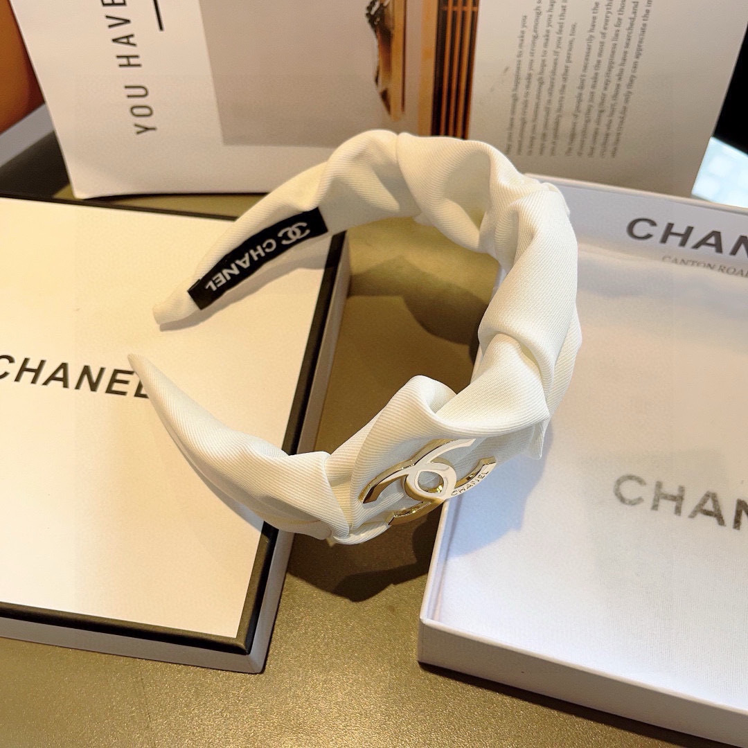 配包装
CHANEL（香奈儿）最新款小香发箍，新品巨显脸小头箍，网红爆款推荐 搭配高端双Ｃlogo ，超