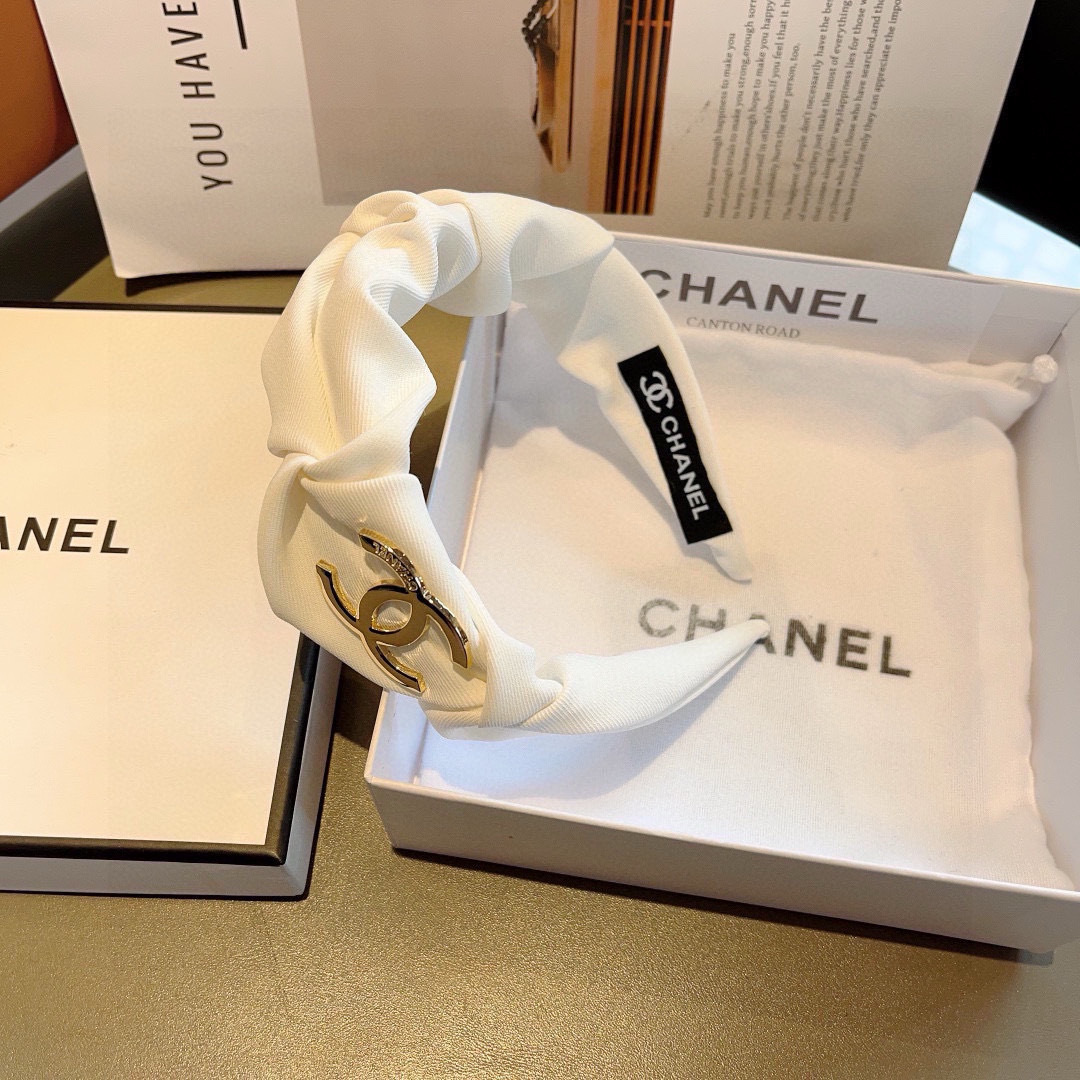 配包装
CHANEL（香奈儿）最新款小香发箍，新品巨显脸小头箍，网红爆款推荐 搭配高端双Ｃlogo ，超