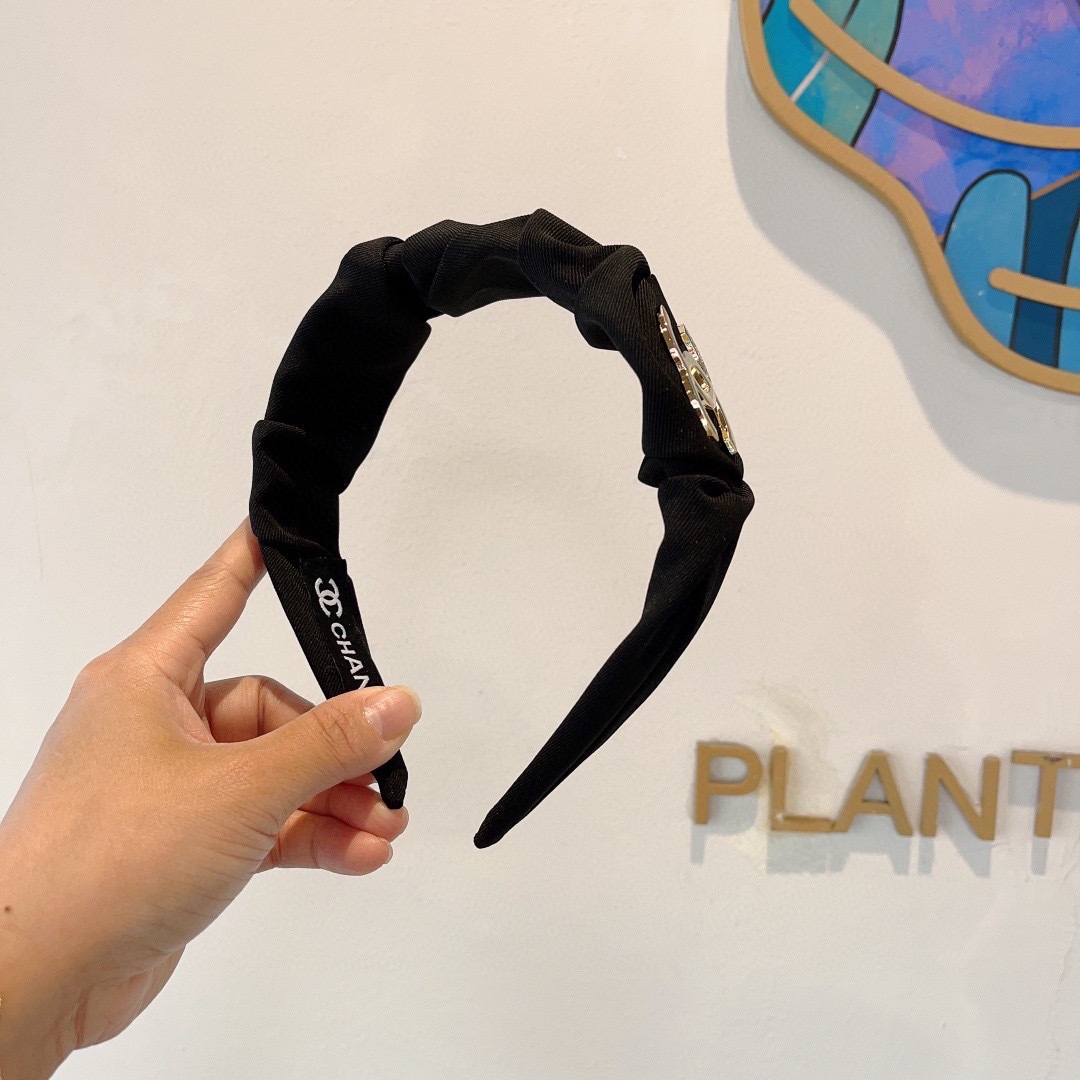 配包装
CHANEL（香奈儿）最新款小香发箍，新品巨显脸小头箍，网红爆款推荐 搭配高端双Ｃlogo ，超