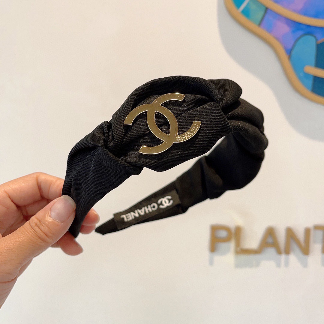 配包装
CHANEL（香奈儿）最新款小香发箍，新品巨显脸小头箍，网红爆款推荐 搭配高端双Ｃlogo ，超