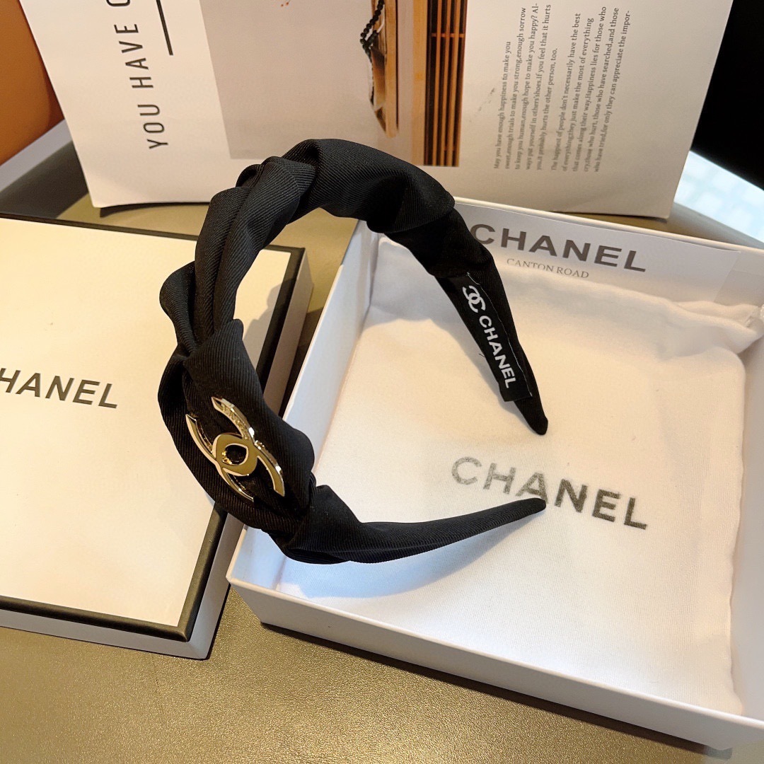 配包装
CHANEL（香奈儿）最新款小香发箍，新品巨显脸小头箍，网红爆款推荐 搭配高端双Ｃlogo ，超