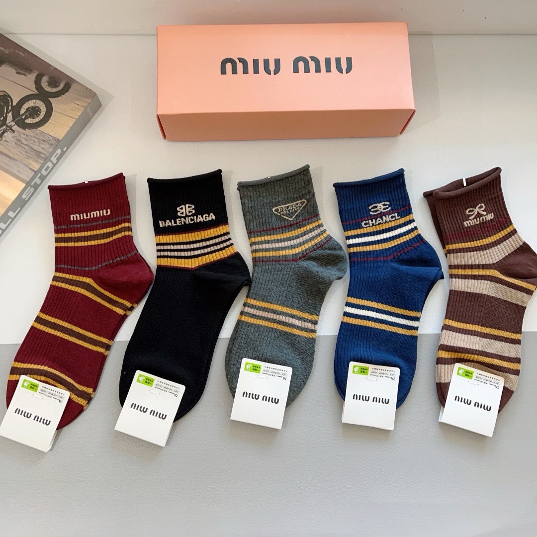 配包装【一盒5双】
miumiu · 缪缪 高品质。超级爆款网红中筒袜子❗️ins明星网红推荐❗️火爆至