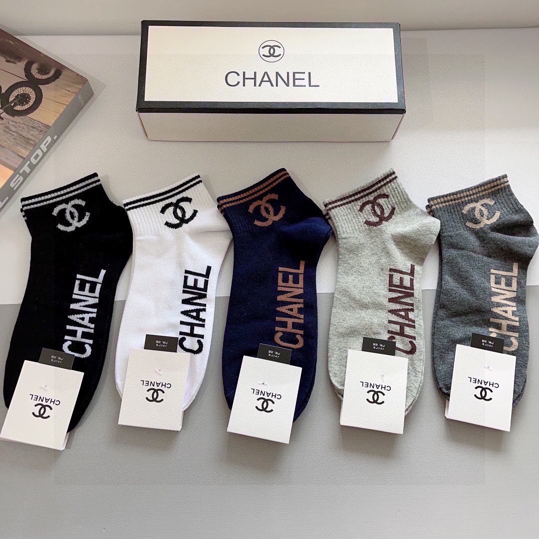 配包装（一盒5双）
CHANEL（香奈儿） 新款高端袜子！爆款字母专柜同步船袜 袜子 💛大牌出街，潮人必