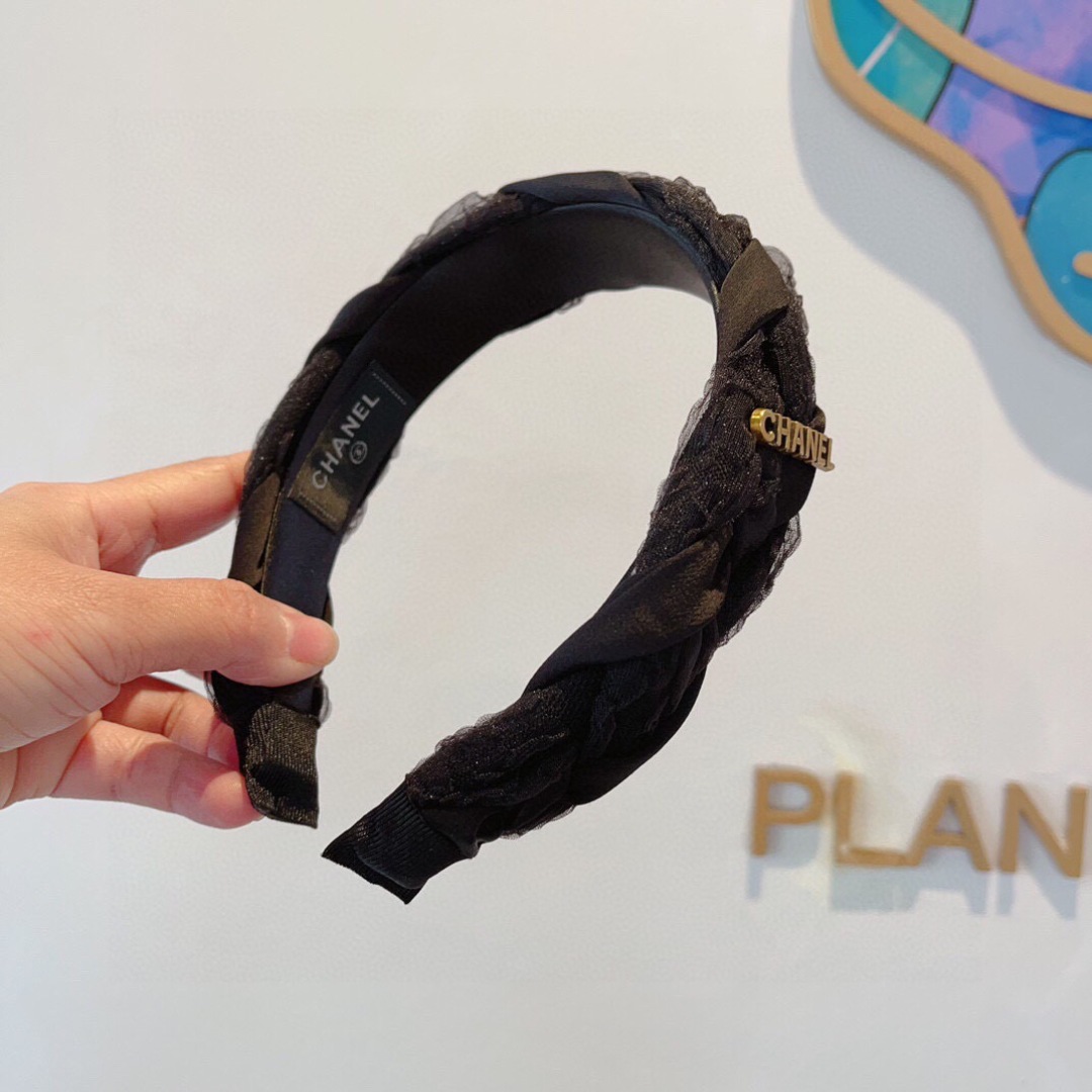 配包装
CHANEL（香奈儿）最新款小香发箍，新品巨显脸小头箍，网红爆款推荐 搭配高端双Ｃlogo ，超
