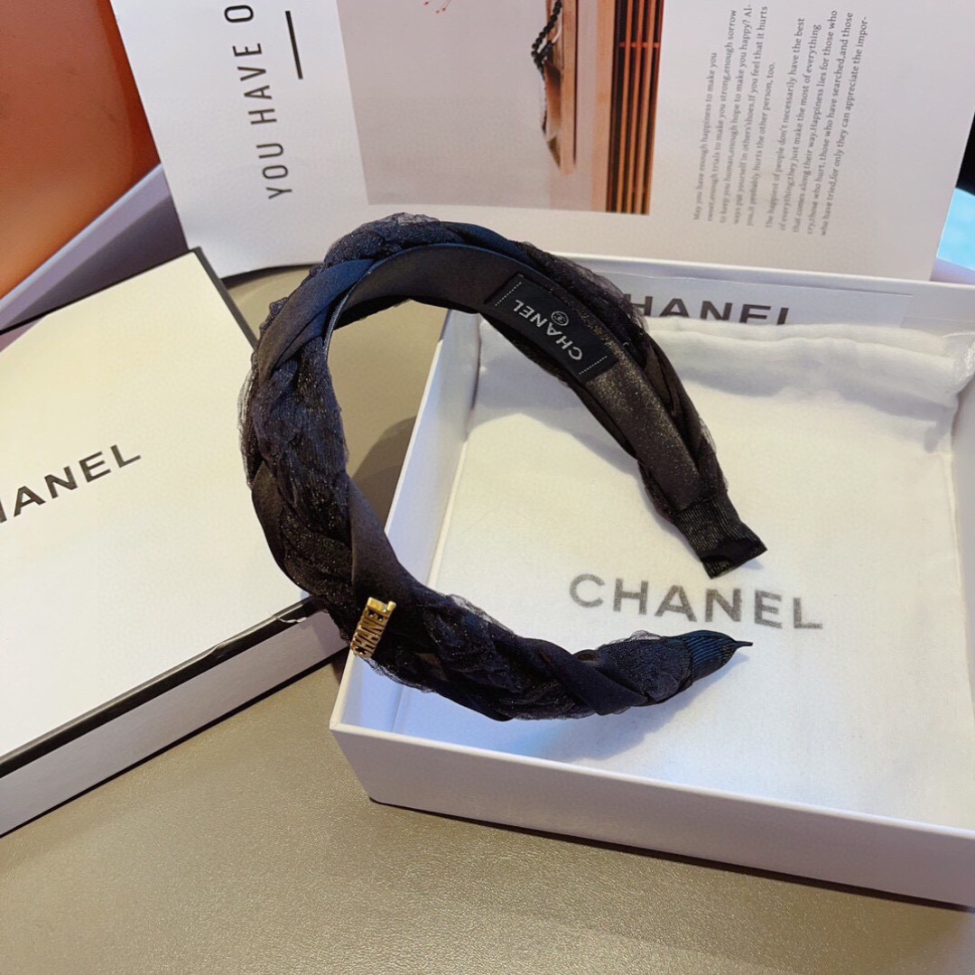 配包装
CHANEL（香奈儿）最新款小香发箍，新品巨显脸小头箍，网红爆款推荐 搭配高端双Ｃlogo ，超