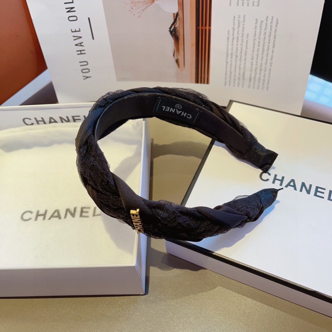 配包装
CHANEL（香奈儿）最新款小香发箍，新品巨显脸小头箍，网红爆款推荐 搭配高端双Ｃlogo ，超