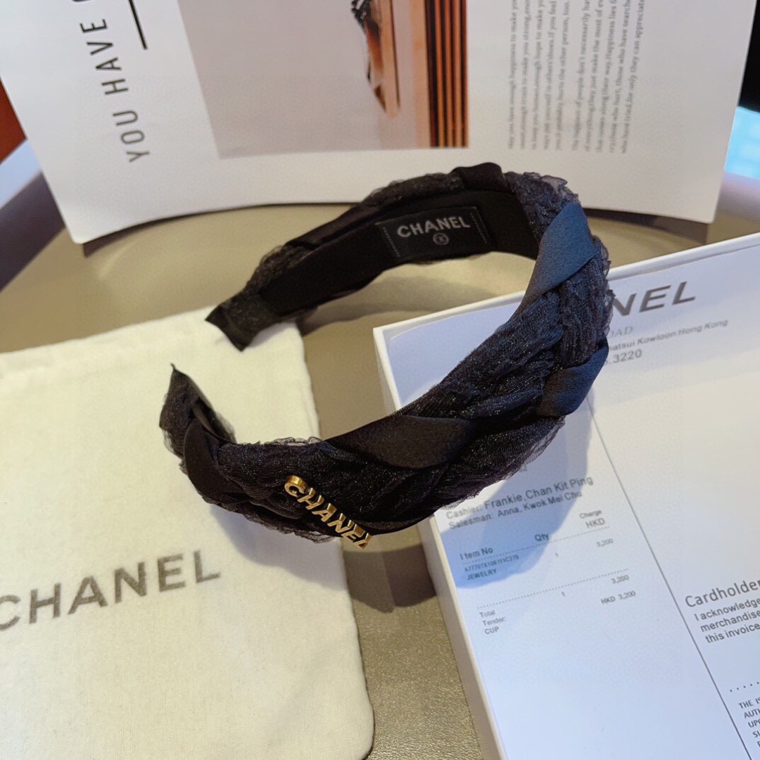 配包装
CHANEL（香奈儿）最新款小香发箍，新品巨显脸小头箍，网红爆款推荐 搭配高端双Ｃlogo ，超