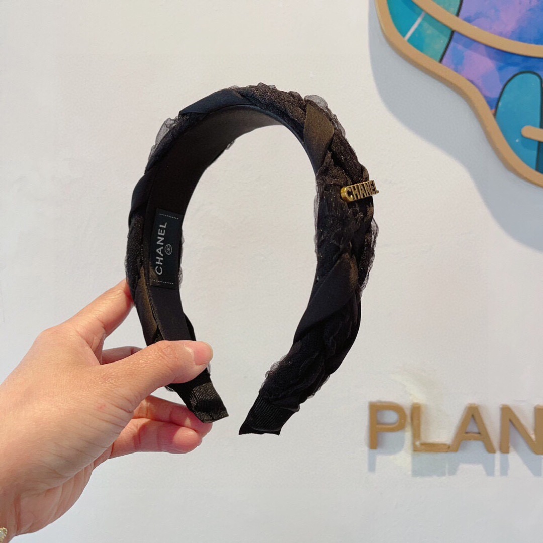 配包装
CHANEL（香奈儿）最新款小香发箍，新品巨显脸小头箍，网红爆款推荐 搭配高端双Ｃlogo ，超