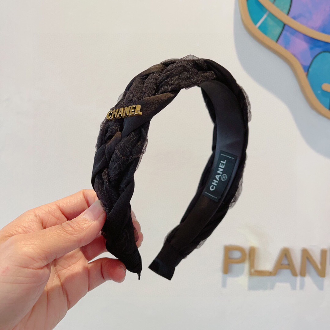 配包装
CHANEL（香奈儿）最新款小香发箍，新品巨显脸小头箍，网红爆款推荐 搭配高端双Ｃlogo ，超