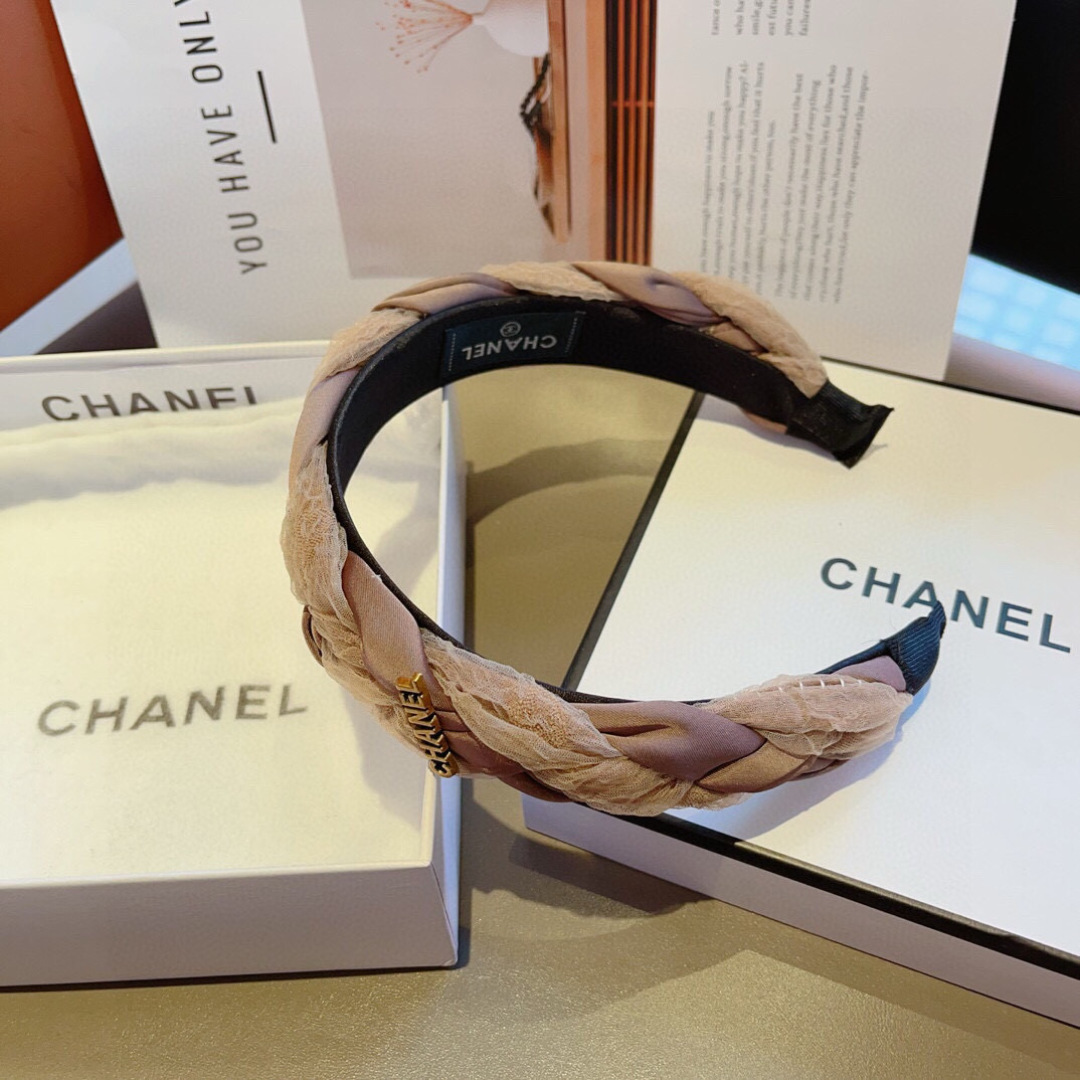 配包装
CHANEL（香奈儿）最新款小香发箍，新品巨显脸小头箍，网红爆款推荐 搭配高端双Ｃlogo ，超