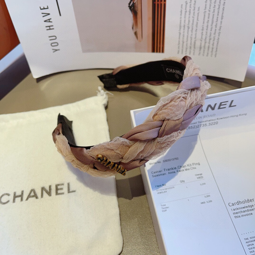 配包装
CHANEL（香奈儿）最新款小香发箍，新品巨显脸小头箍，网红爆款推荐 搭配高端双Ｃlogo ，超