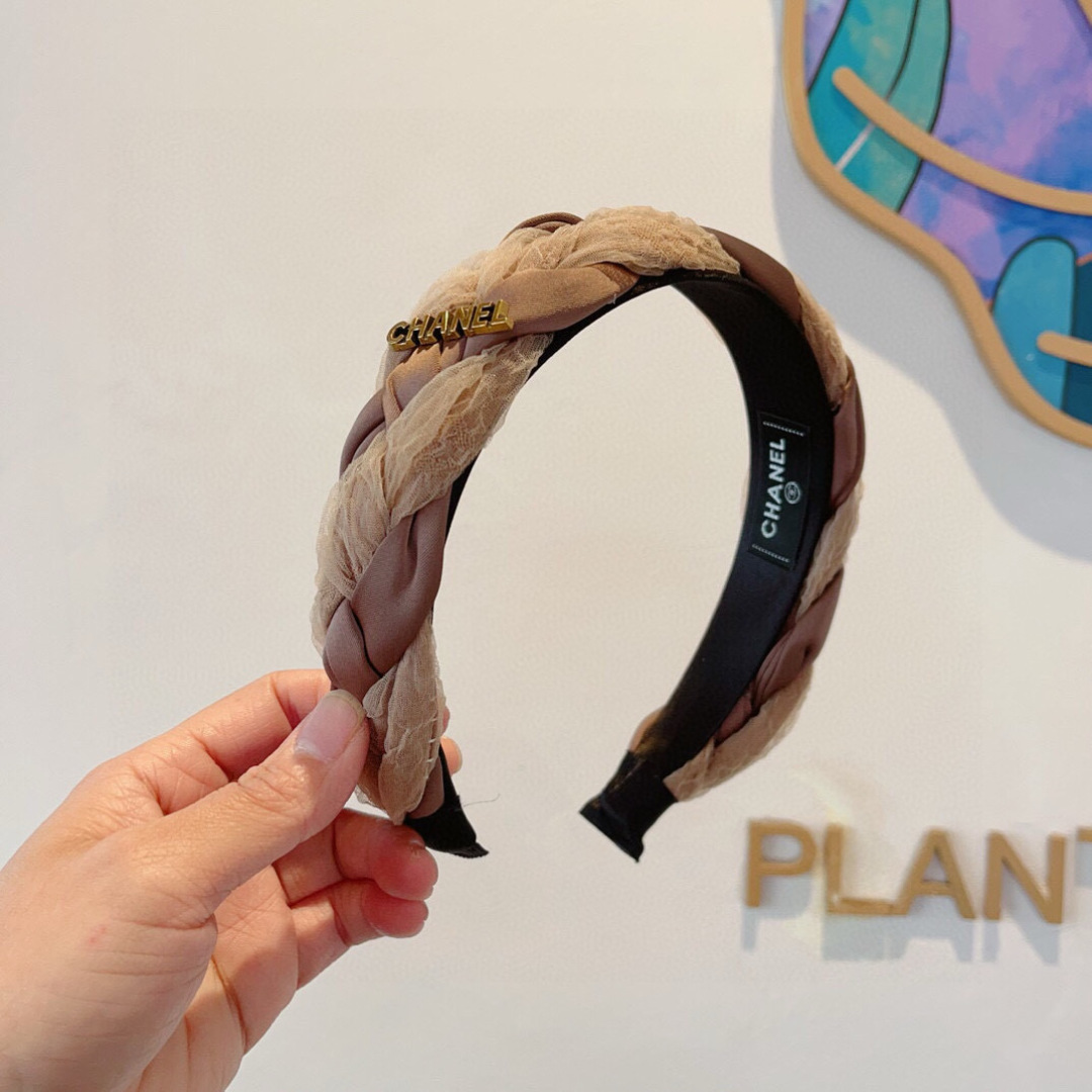 配包装
CHANEL（香奈儿）最新款小香发箍，新品巨显脸小头箍，网红爆款推荐 搭配高端双Ｃlogo ，超