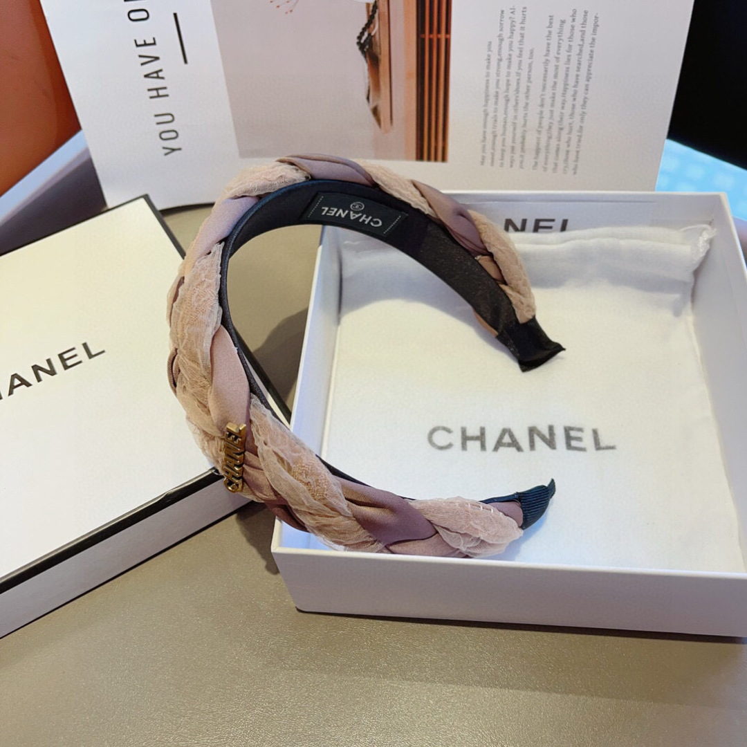 配包装
CHANEL（香奈儿）最新款小香发箍，新品巨显脸小头箍，网红爆款推荐 搭配高端双Ｃlogo ，超