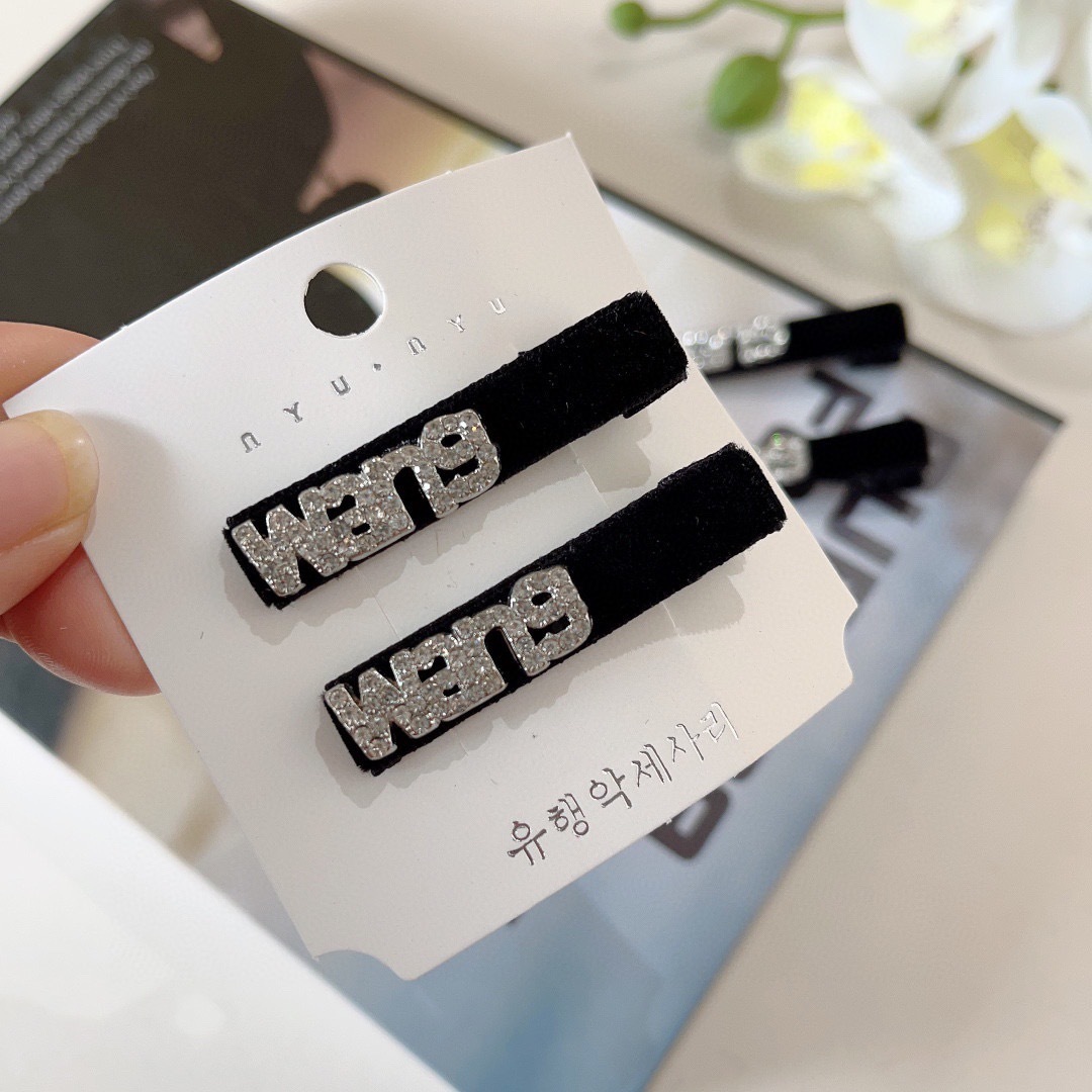 配包装 （一对）
压力山大王 新款网红法式bb夹、经典字母logo边夹刘海夹发饰， 高级感日韩幻彩少女简