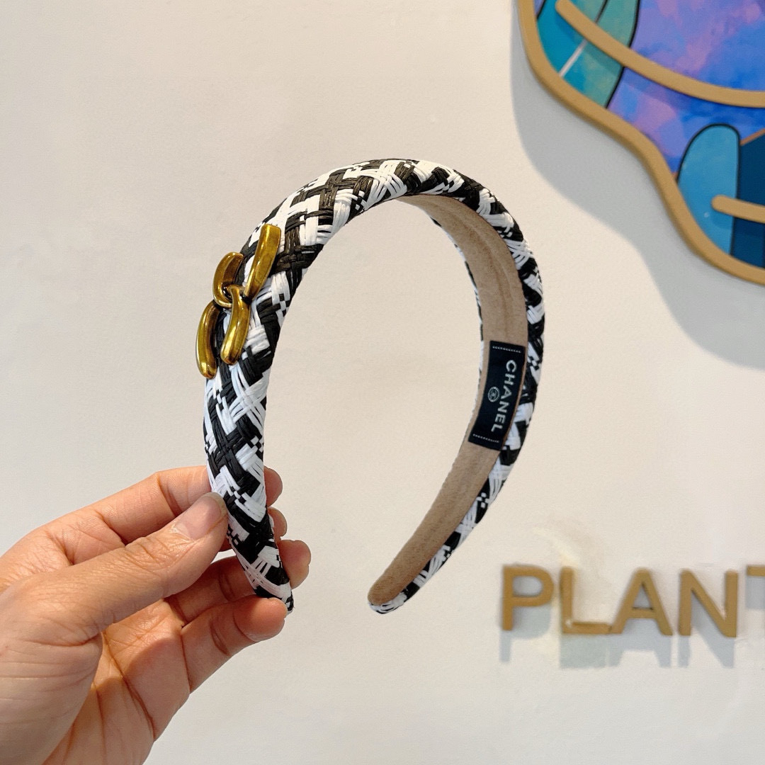 配包装
CHANEL（香奈儿）新款精美宽边发箍，复古网红爆款头箍 搭配高端材质，超精致，时尚高级感百搭款