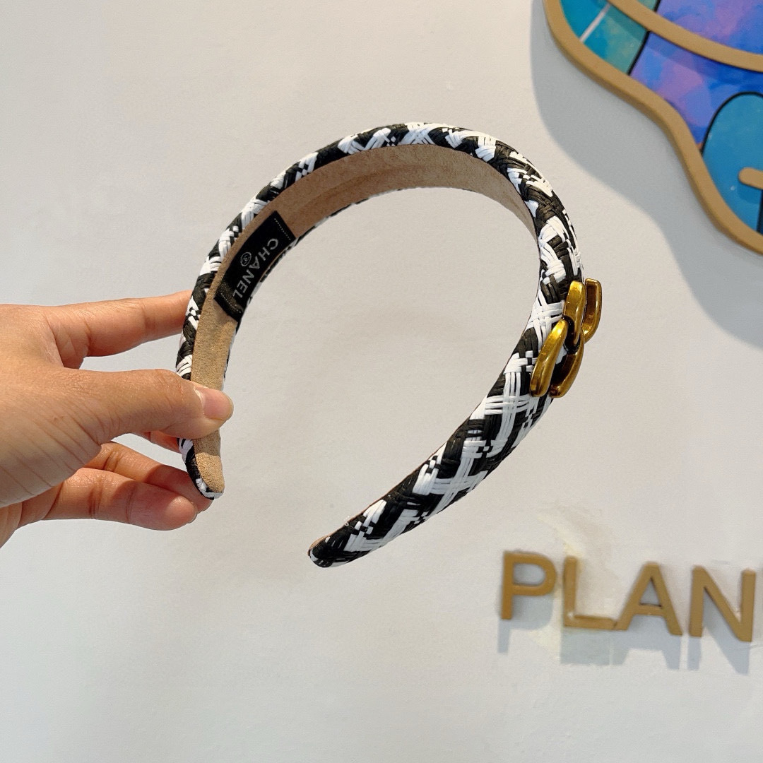 配包装
CHANEL（香奈儿）新款精美宽边发箍，复古网红爆款头箍 搭配高端材质，超精致，时尚高级感百搭款