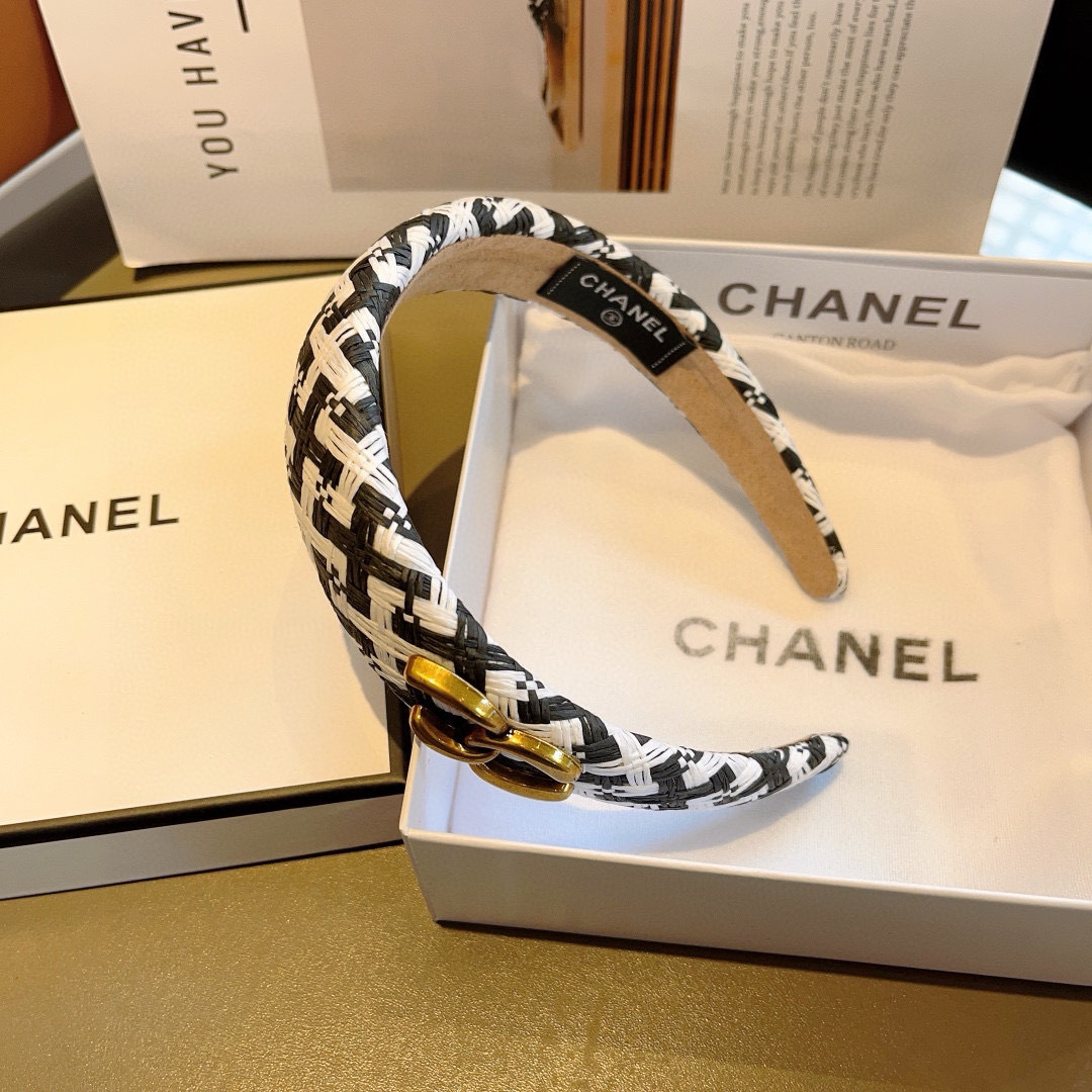 配包装
CHANEL（香奈儿）新款精美宽边发箍，复古网红爆款头箍 搭配高端材质，超精致，时尚高级感百搭款