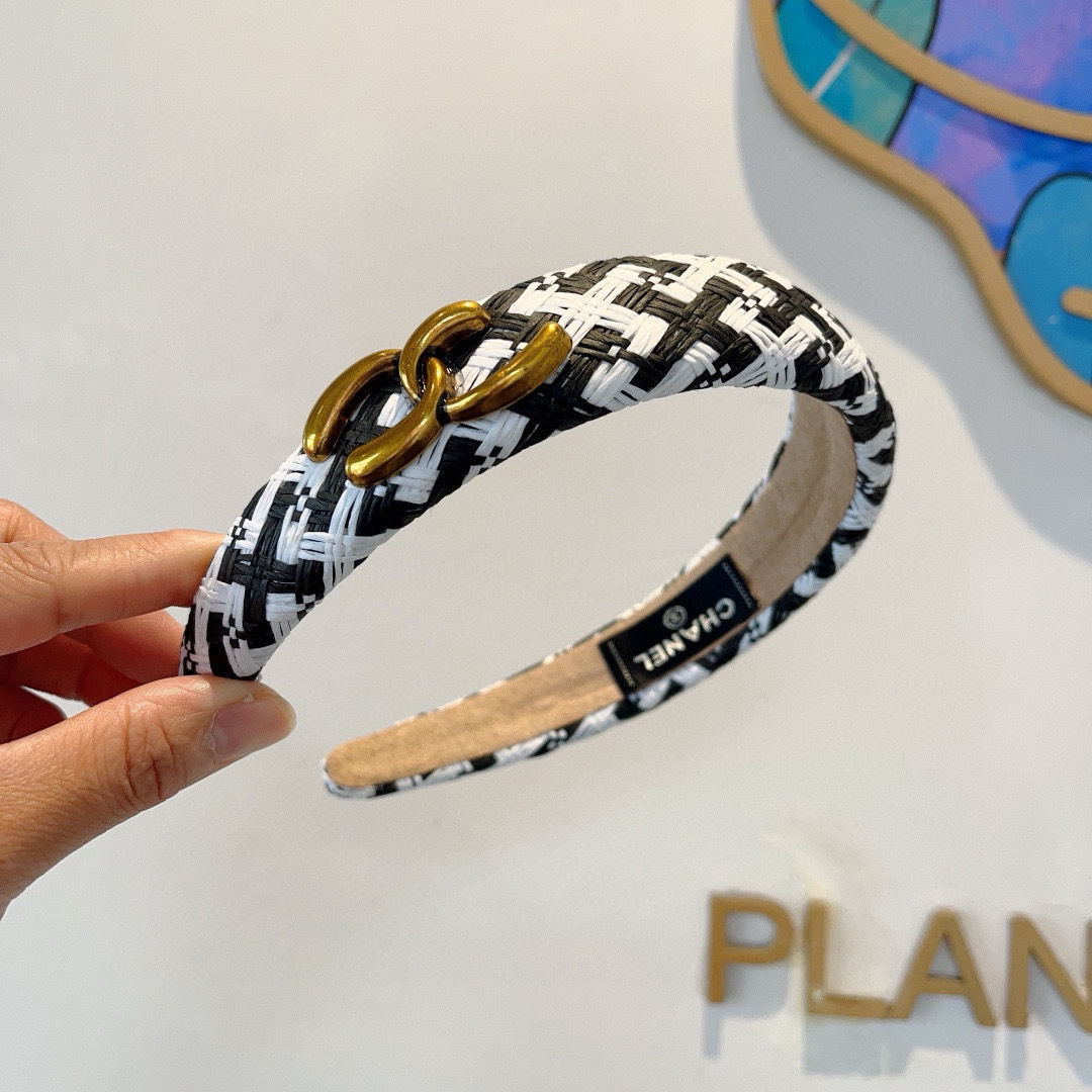 配包装
CHANEL（香奈儿）新款精美宽边发箍，复古网红爆款头箍 搭配高端材质，超精致，时尚高级感百搭款