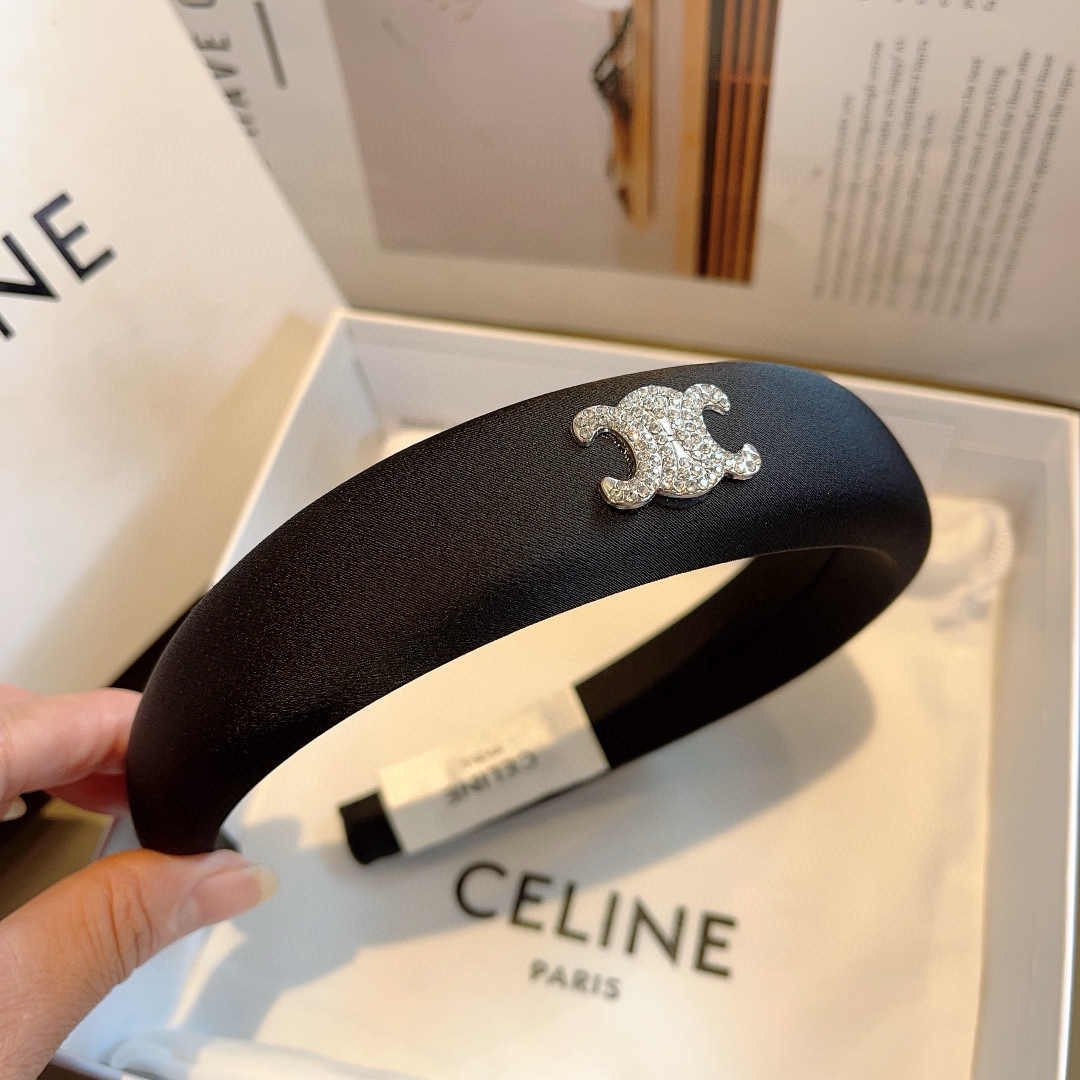 配包装
CELINE（赛琳）网红爆款，佩戴舒适无压力，造型搭配必备！非常时尚百搭！女神必备！名媛范儿。
