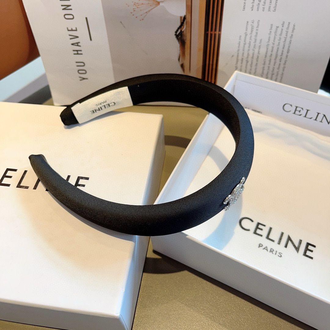 配包装
CELINE（赛琳）网红爆款，佩戴舒适无压力，造型搭配必备！非常时尚百搭！女神必备！名媛范儿。