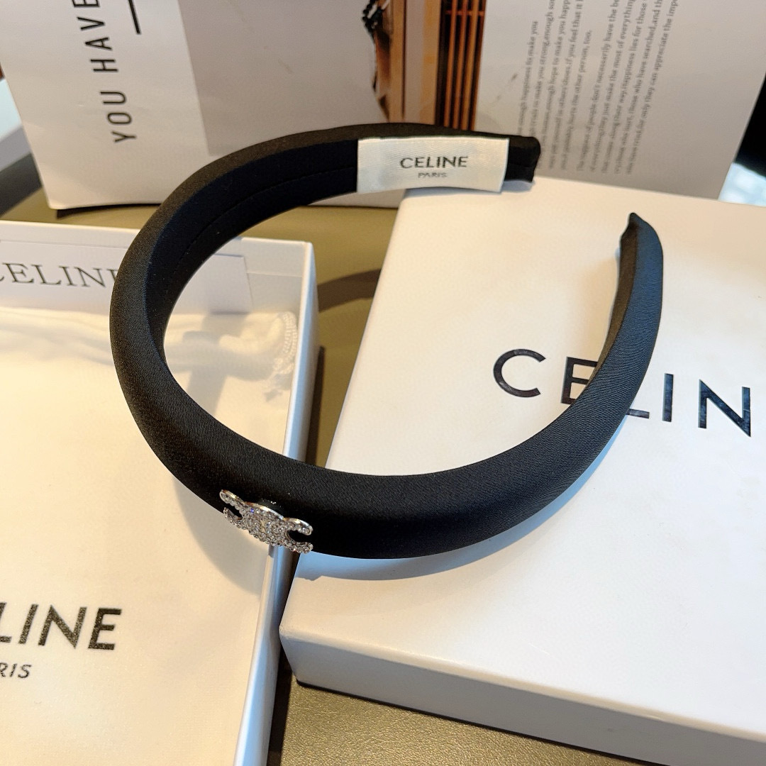 配包装
CELINE（赛琳）网红爆款，佩戴舒适无压力，造型搭配必备！非常时尚百搭！女神必备！名媛范儿。