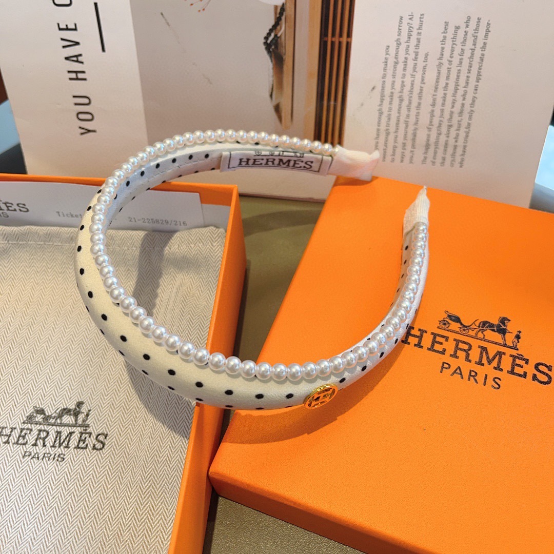 配包装
HERMES（爱马仕）韩国新品小清新珍珠发箍，佩戴舒适无压力，造型搭配必备！时尚外出百搭款发饰！
