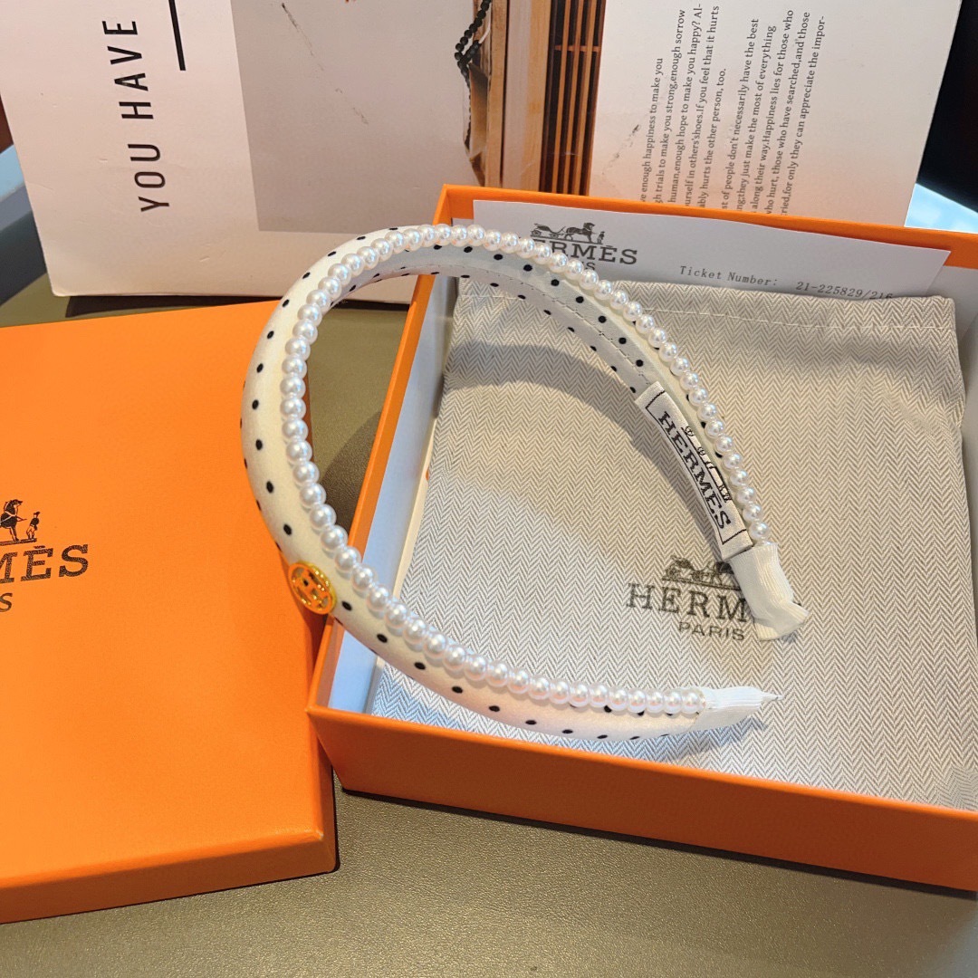 配包装
HERMES（爱马仕）韩国新品小清新珍珠发箍，佩戴舒适无压力，造型搭配必备！时尚外出百搭款发饰！
