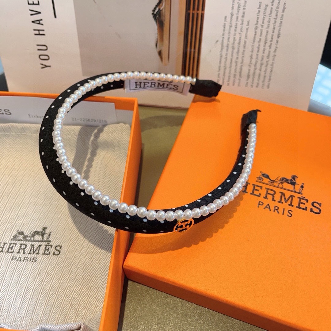 配包装
HERMES（爱马仕）韩国新品小清新珍珠发箍，佩戴舒适无压力，造型搭配必备！时尚外出百搭款发饰！