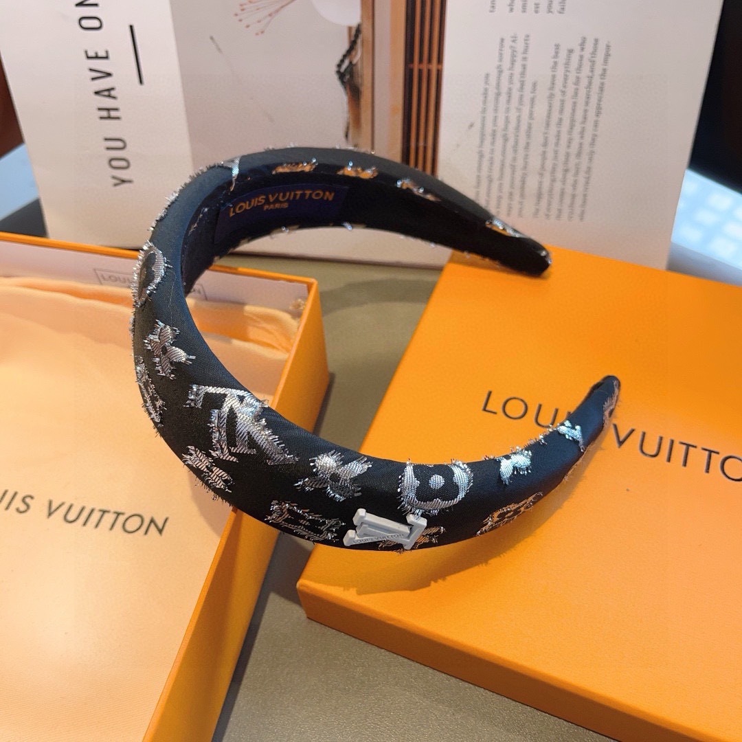 配包装
LV 路易威登 涂鸦火爆新款发箍，时尚可爱宽边头箍，专柜最新款来袭💕时尚百搭，女神必入  ！