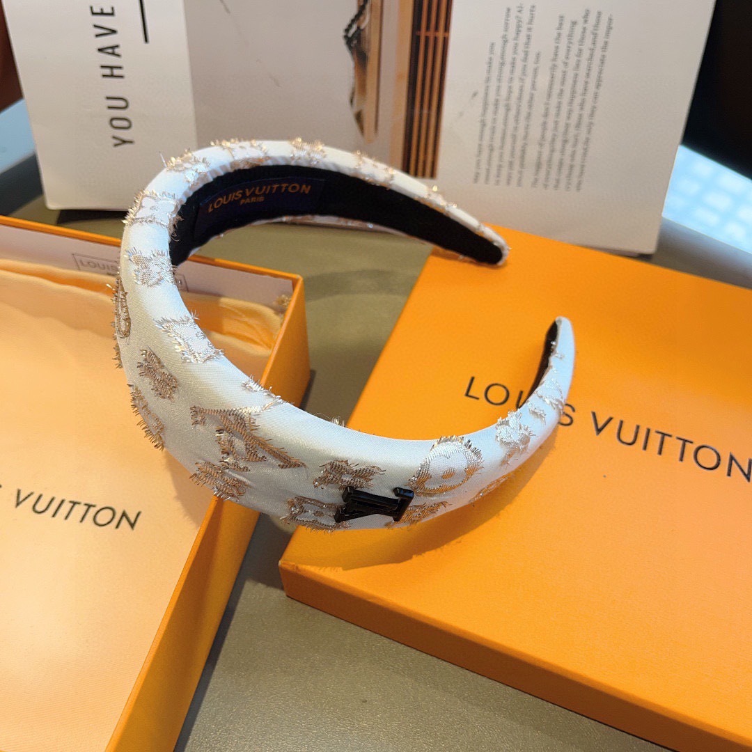 配包装
LV 路易威登 涂鸦火爆新款发箍，时尚可爱宽边头箍，专柜最新款来袭💕时尚百搭，女神必入  ！