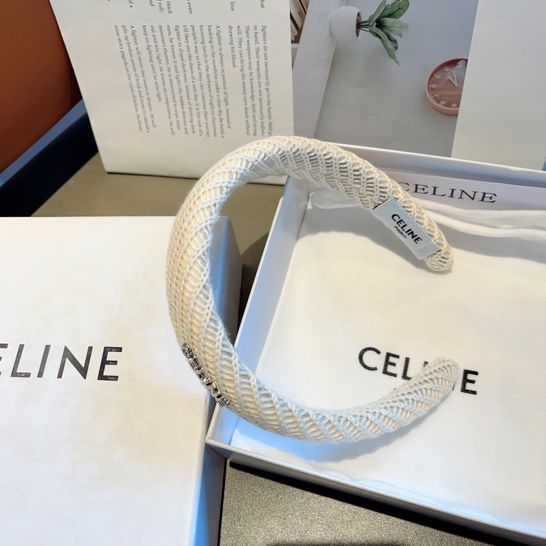 配包装
CELINE（赛琳）韩国新品小清新字母毛线发箍，佩戴舒适无压力，造型搭配必备！时尚外出百搭款发饰