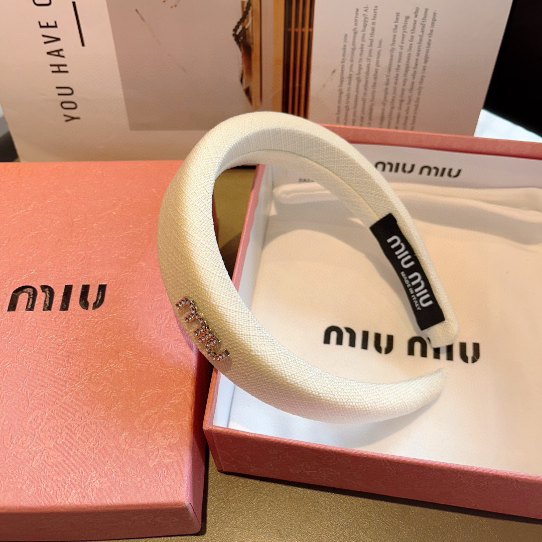 配包装
MIUMIU（缪缪）新款甜美字母手工制作发箍，少女感简约百搭头箍、潮女必备品，超级的高大上！