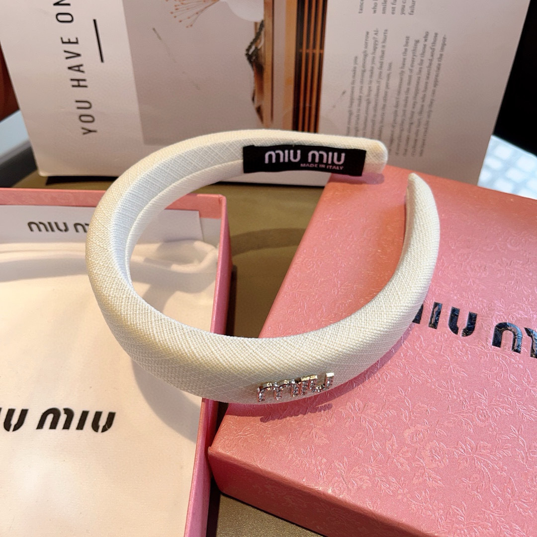 配包装
MIUMIU（缪缪）新款甜美字母手工制作发箍，少女感简约百搭头箍、潮女必备品，超级的高大上！