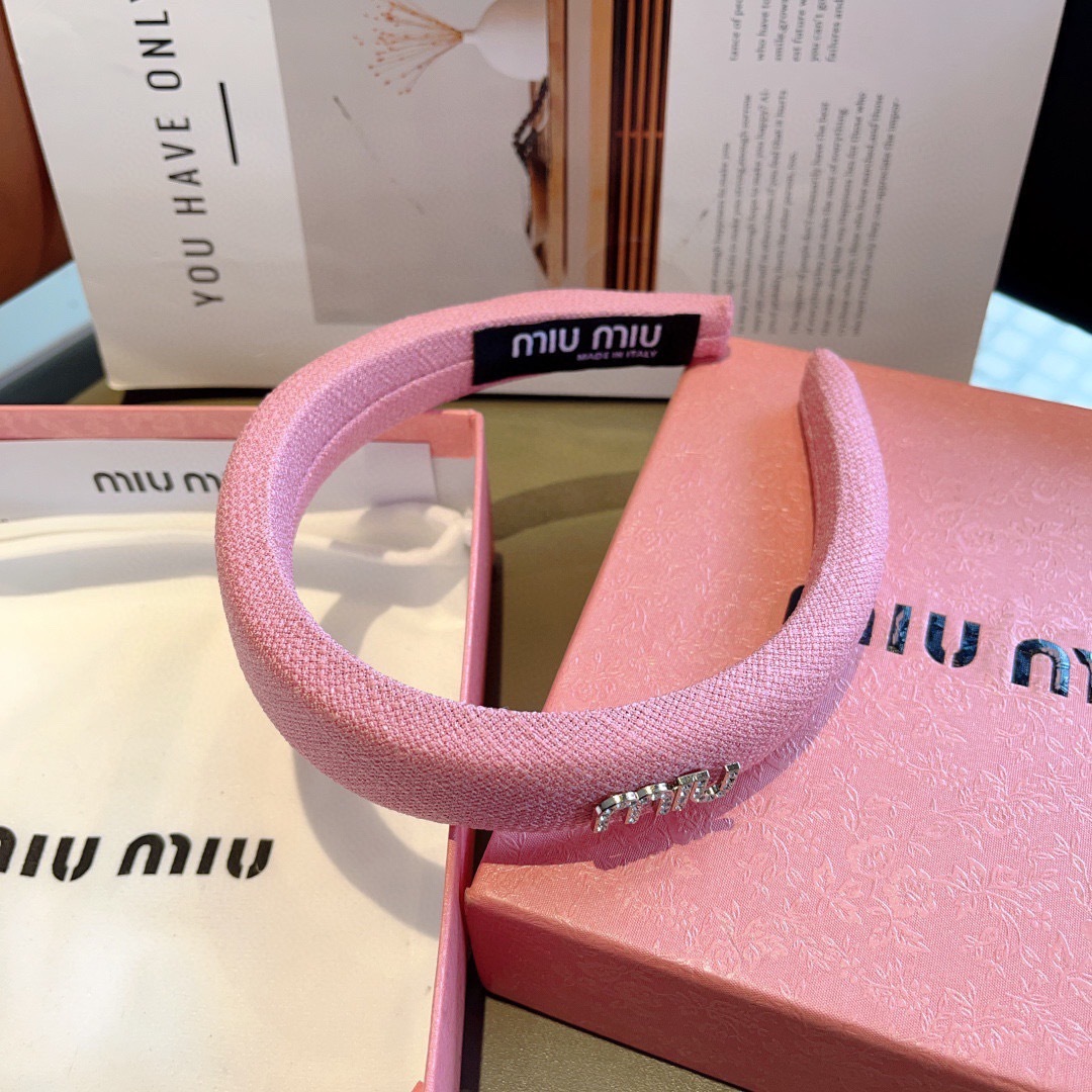 配包装
MIUMIU（缪缪）新款甜美字母手工制作发箍，少女感简约百搭头箍、潮女必备品，超级的高大上！