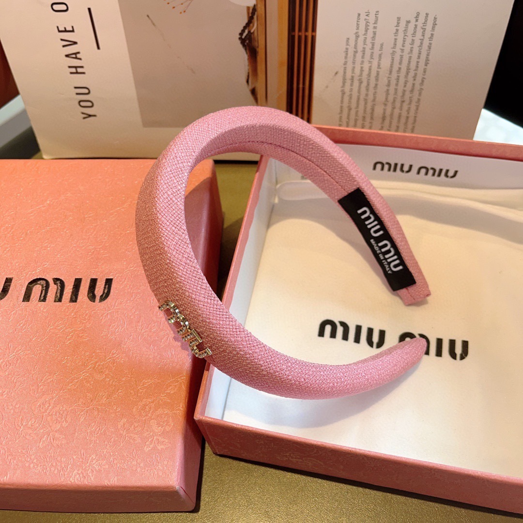 配包装
MIUMIU（缪缪）新款甜美字母手工制作发箍，少女感简约百搭头箍、潮女必备品，超级的高大上！
