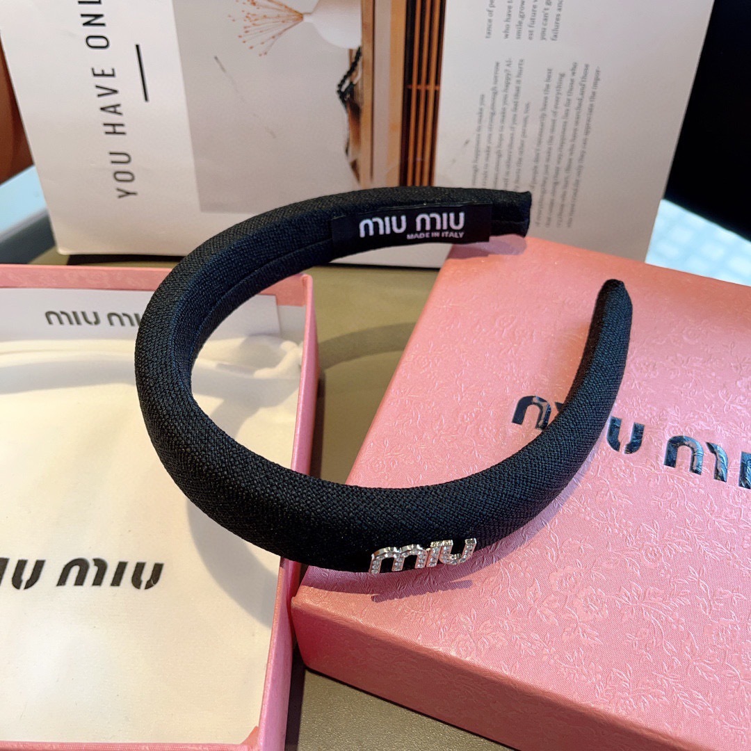 配包装
MIUMIU（缪缪）新款甜美字母手工制作发箍，少女感简约百搭头箍、潮女必备品，超级的高大上！