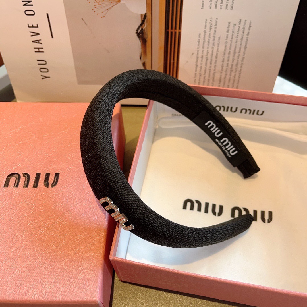 配包装
MIUMIU（缪缪）新款甜美字母手工制作发箍，少女感简约百搭头箍、潮女必备品，超级的高大上！