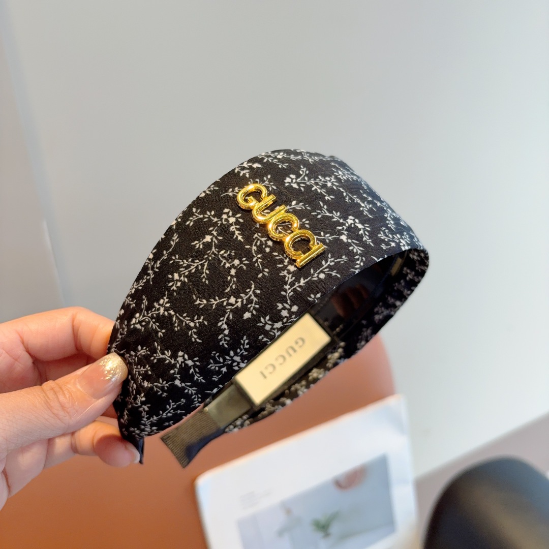 配包装
Gucci古奇 网红经典新款宽版发箍，女神必备单品头箍，非常百搭，时尚潮流！