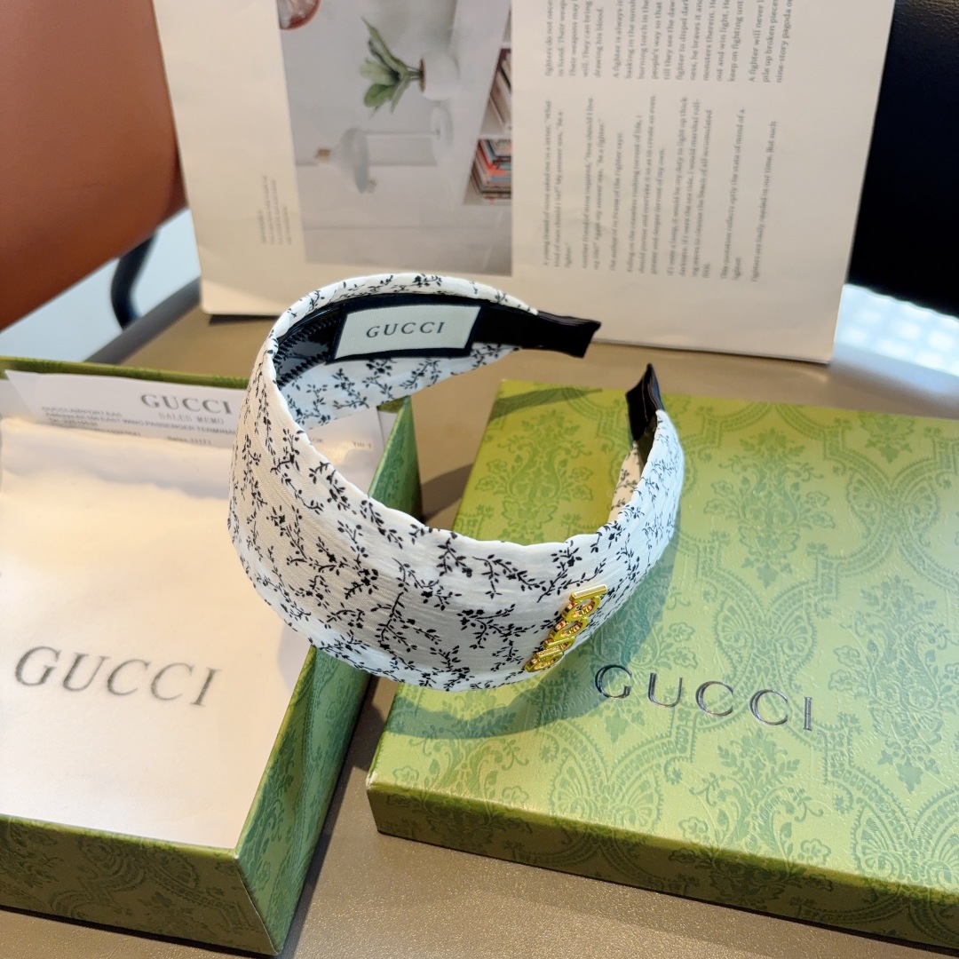 配包装
Gucci古奇 网红经典新款宽版发箍，女神必备单品头箍，非常百搭，时尚潮流！