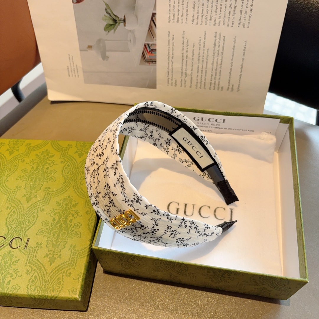配包装
Gucci古奇 网红经典新款宽版发箍，女神必备单品头箍，非常百搭，时尚潮流！