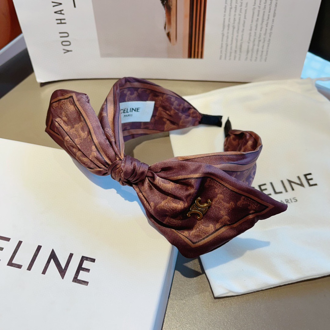 配包装
CELINE（赛琳）新款火爆宽版发箍，佩戴舒适无压力，外出韩版气质头箍、非常时尚百搭！女神必备！