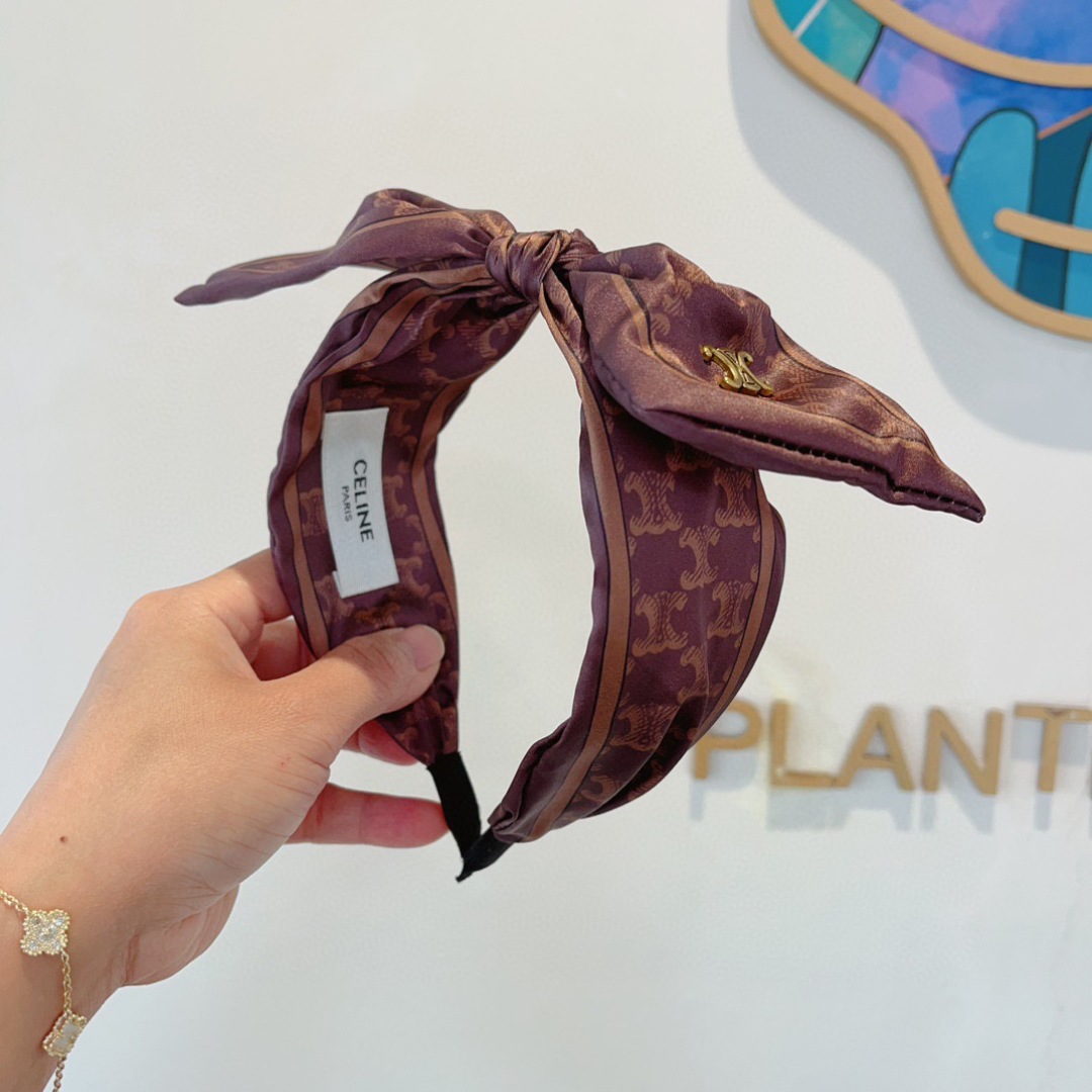 配包装
CELINE（赛琳）新款火爆宽版发箍，佩戴舒适无压力，外出韩版气质头箍、非常时尚百搭！女神必备！