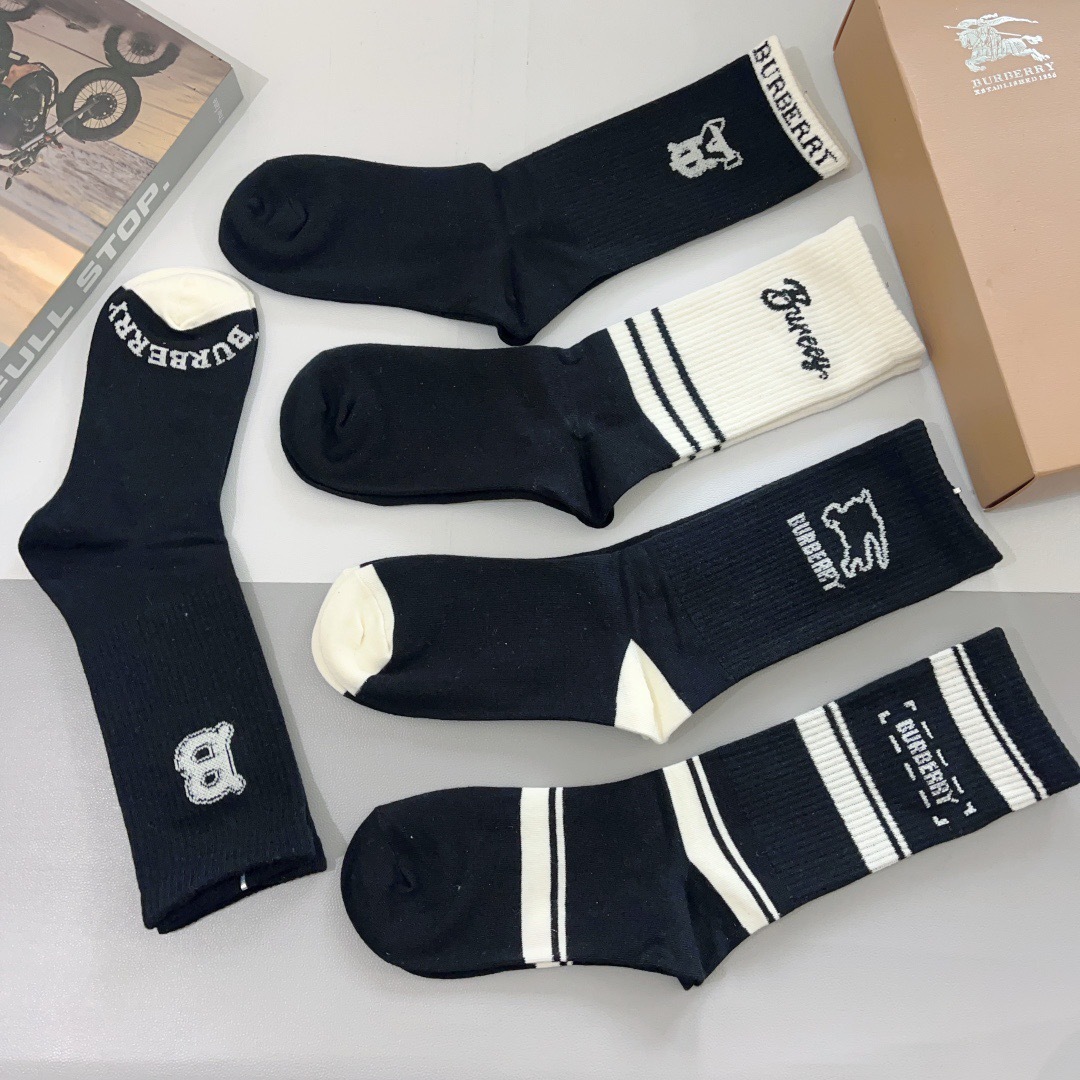 配包装（一盒5双）
🌟Burberry 巴宝莉 超火小单品男女通用长筒袜子，纯棉面料，潮人必备  经典款