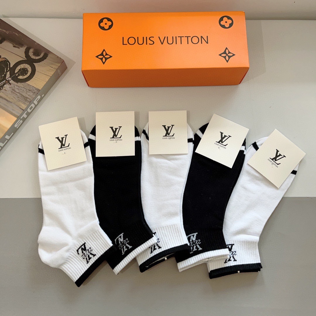 配包装（一盒5双） 🌟 LV 路易威登 ，纯棉袜子 潮人必备爆款，经典字母logo船袜，个性时尚百搭款，