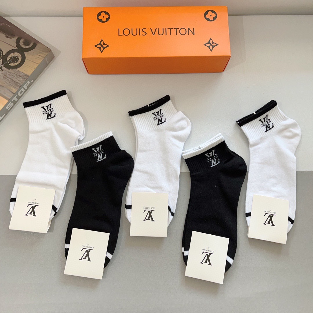 配包装（一盒5双） 🌟 LV 路易威登 ，纯棉袜子 潮人必备爆款，经典字母logo船袜，个性时尚百搭款，