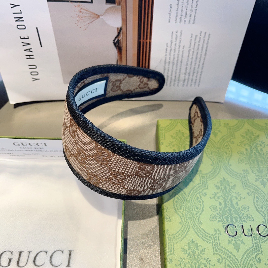 配包装
Gucci古奇 官方经典宽边新款发箍，女神外出必备单品，非常百搭，时尚潮流！